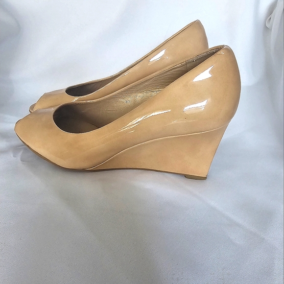 Stuart Weitzman Patent Leather Wedge Heel. Size 9m. - Picture 1 of 7